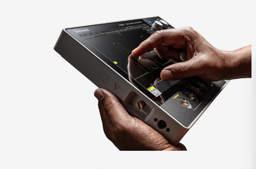 Tektronix-2-Series-MSO Simple touchscreen interface and controls